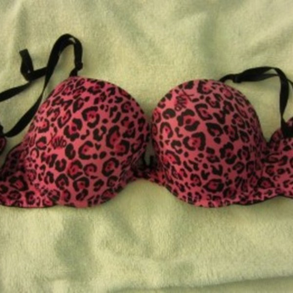pink cheetah print bra is being swapped online for free