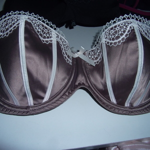 32 D coffee padded bra with trim is being swapped online for free