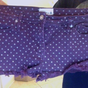 Maroon dotted ROXY shorts is being swapped online for free