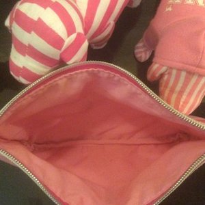 Victorias Secret Makeup Bag is being swapped online for free