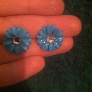 2 pairs of earrings- hearts & flowers is being swapped online for free