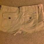 Hollister kaki shorts is being swapped online for free