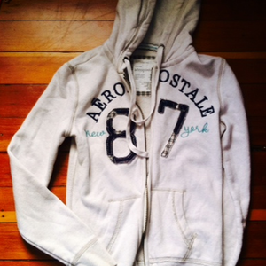aeropostale zipper hoodie is being swapped online for free