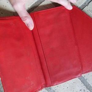 Vintage Red Wallet is being swapped online for free