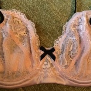 Pink lace bra 32B is being swapped online for free