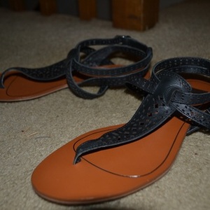 Black Sandals is being swapped online for free