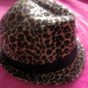 Forever 21 leopard hat is being swapped online for free