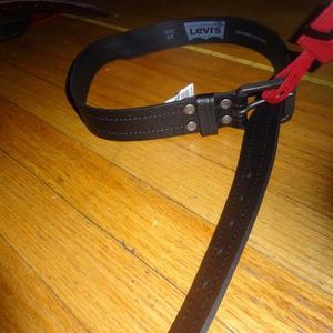 NEW Levi's Men's Black Textured Leather Belt 34 is being swapped online for free