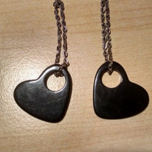 Black Heart Earrings is being swapped online for free