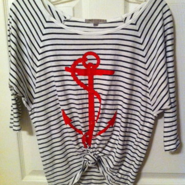 adorable anchor motif drapey tee from the Gap, size small is being swapped online for free