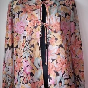 Vintage Floral Cover Up Jacket Top M is being swapped online for free