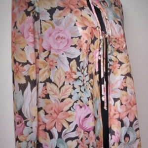 Vintage Floral Cover Up Jacket Top M is being swapped online for free