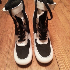 sz 10 Funtasma Sneaker Heels black & white is being swapped online for free