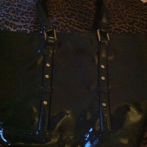Gap hunter green med/large bag/ is being swapped online for free
