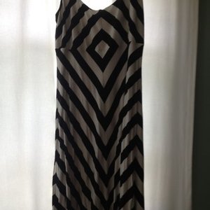 Maternity/XL chevron summer dress is being swapped online for free