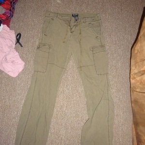 Polo Ralph Lauren Army Green Cargo Pants 4 is being swapped online for free