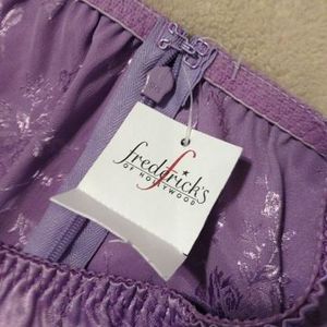 Fredericks of Hollywod Lingerie NWT 32 Small is being swapped online for free
