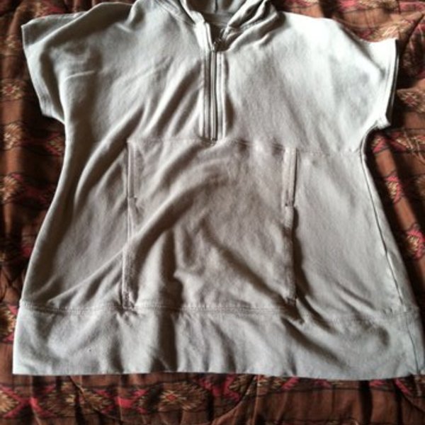 Ny&C sports shirt w/hood Medium is being swapped online for free