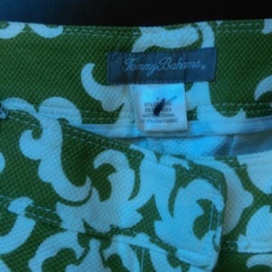 Tommy Bahama Floral Bermuda Shorts size 4 is being swapped online for free