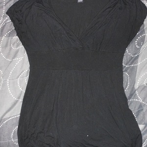 Black empire waist top size Petite is being swapped online for free