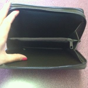 Leather wallet/organizer/cell phone holder is being swapped online for free