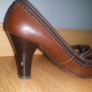 Steve Madden Mary Janes sz6 is being swapped online for free