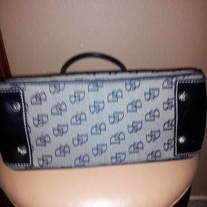 Dooney & Bourke Signature Double Handle Tote is being swapped online for free
