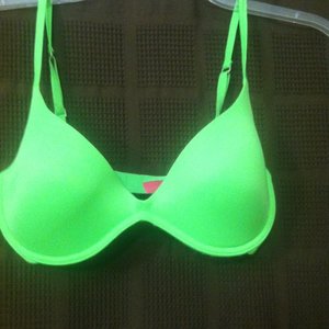 VS PINK Bra 34D is being swapped online for free