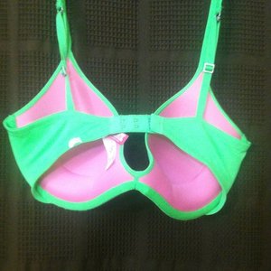 VS PINK Bra 34D is being swapped online for free