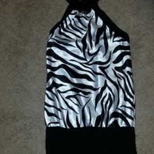Black and white top/tunic is being swapped online for free