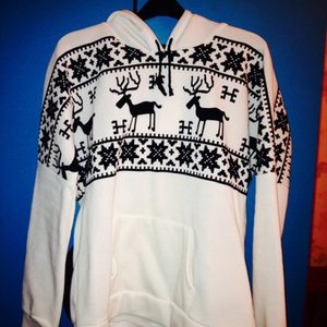 Christmas hoody thick 10/12 uk m is being swapped online for free