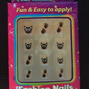 Kid's Cat Press-on Nails is being swapped online for free
