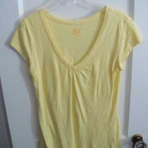 Yellow V-Neck is being swapped online for free