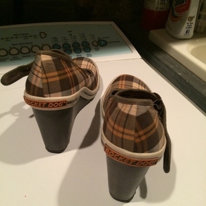 Rocket Dog Plaid Wedges size 8 is being swapped online for free