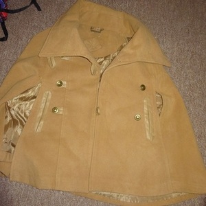 JouJou NWOT Camel Poncho (small defect) M is being swapped online for free