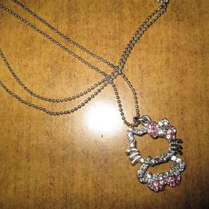 hello kitty crystals necklace is being swapped online for free