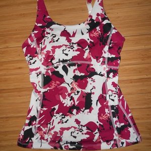 Tek Gear Flowered Workout Tank is being swapped online for free