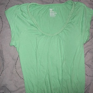 Green GAP top size XS is being swapped online for free