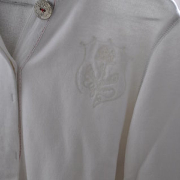 Anchor white sweatshirt by Guru is being swapped online for free