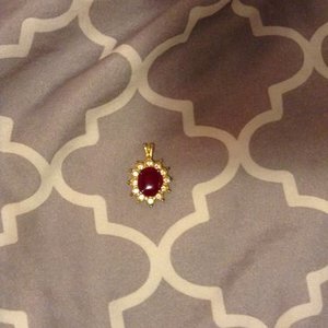 Royal red pendant is being swapped online for free