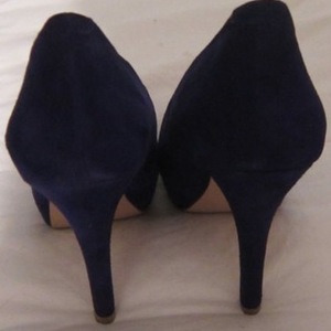 Blue Steve Madden heels is being swapped online for free