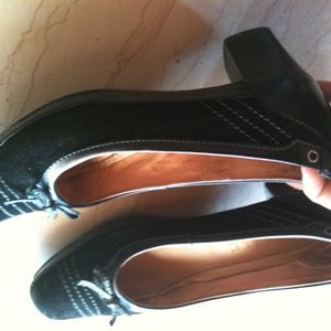 Genuine suede black low heels with little cute bows (size US 6, EU 36, UK 3.5) is being swapped online for free