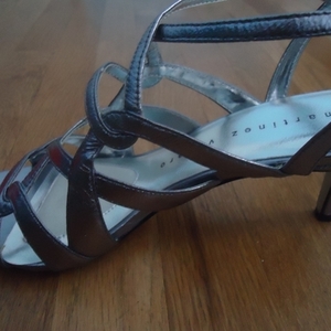 *NEW* Martinez Valero Silver Leather Heels 6.5 is being swapped online for free