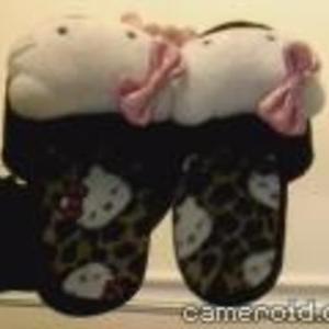 Hello Kitty Slippers is being swapped online for free