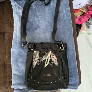 Miss Me Black Shoulder Bag is being swapped online for free