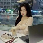 CEO Phạm Nguyễn Hà My is swapping clothes online from 